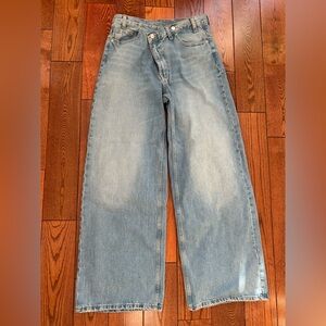 Zara BNWOT asymmetrical front zip and button Relaxed Fit Light Blue Jeans